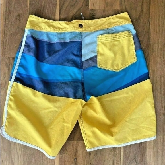 Men Quiksilver Sz 32 Board Shorts Swim Trunks Back Pocket Logo Blue Stripe EUC - Picture 4 of 6